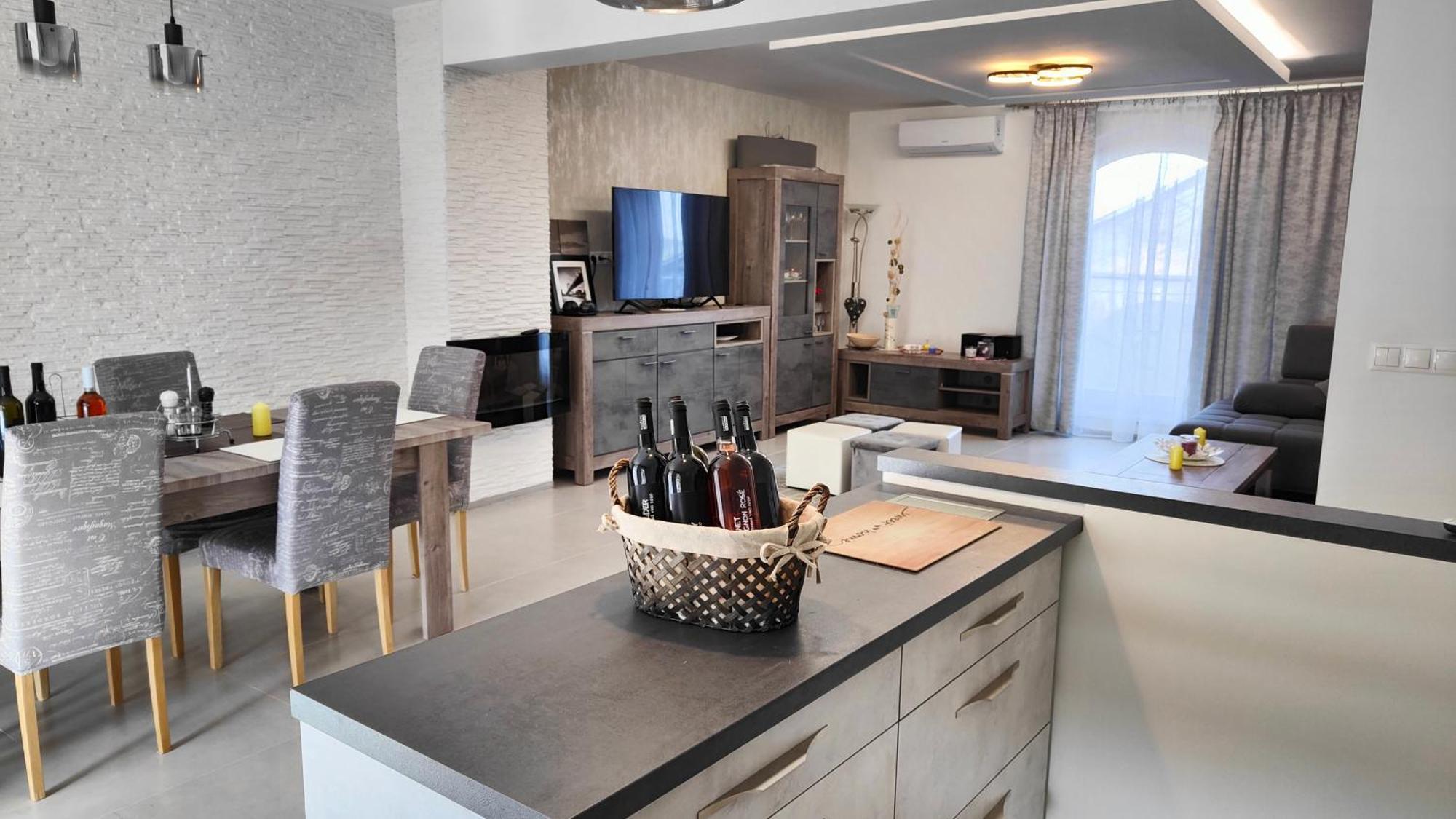 Apartmany - Vinarstvi Igor Herzan Prusanky ภายนอก รูปภาพ